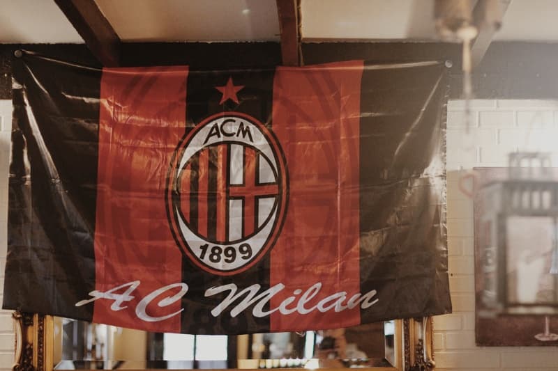 AC Milan flag på væggen